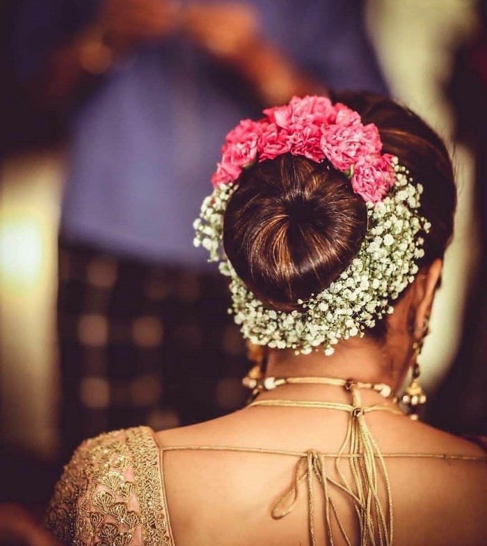 Chic and simple bridal bun perfect for contemporary wedding looks Elegant modern minimalist bridal bun hairstyle for weddings