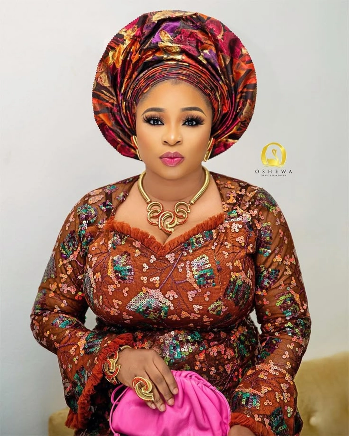 Elegant Nigerian bridal hair gele style showcasing vibrant fabric folds and intricate design