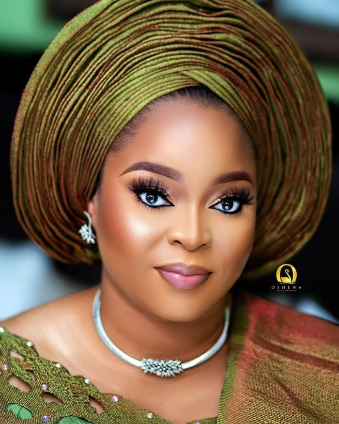 Elegant Nigerian bridal hair gele style showcasing vibrant fabric and intricate wrapping