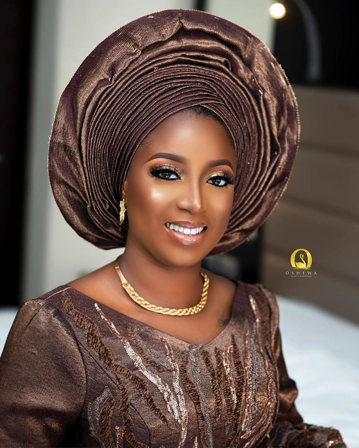 Elegant Nigerian bridal hair gele style showcasing intricate folds and vibrant colors