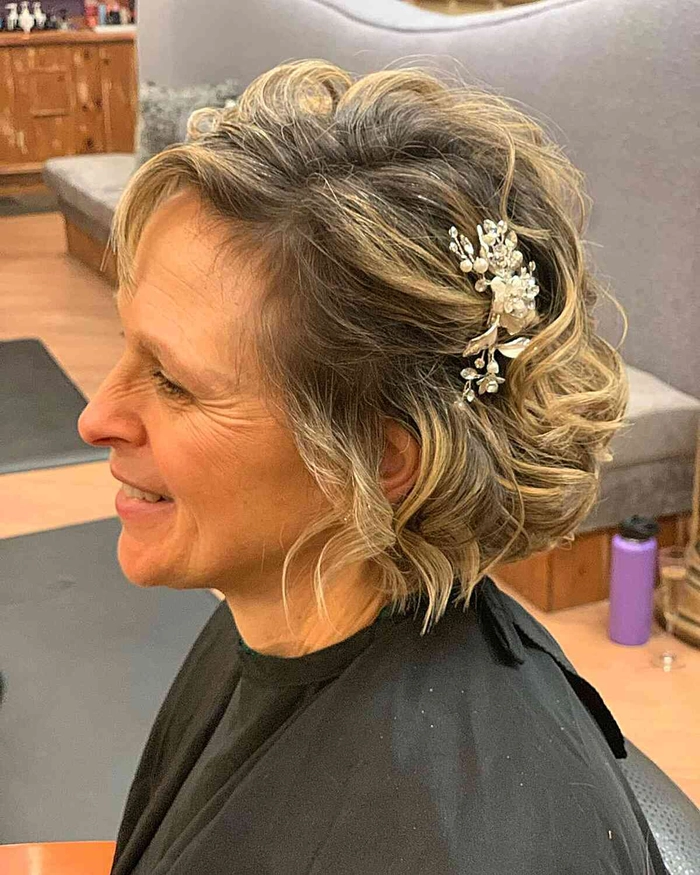 Elegant short wedding hair with extensions perfect for a special day Short wedding hair styled with extensions for a bridal look