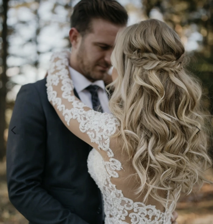 Elegant bridal hairstyle featuring short hair enhanced with extensions for a wedding Short wedding hair styled with extensions for added volume and elegance