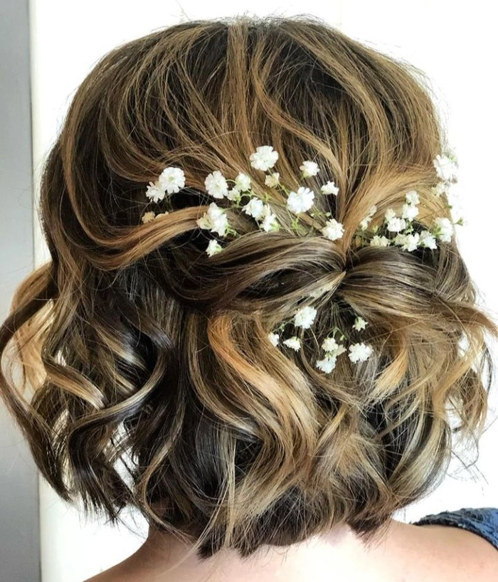 Courthouse wedding hairstyle inspiration featuring understated bridal hair Simple bridal hair for a courthouse wedding with elegant natural styling
