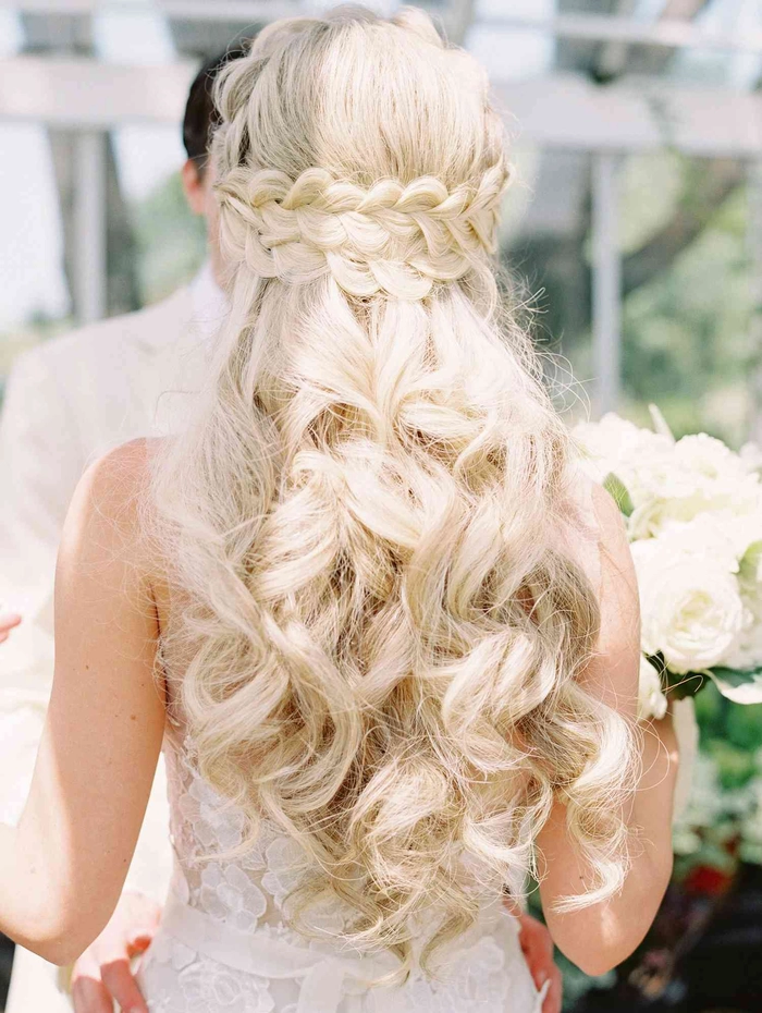 Elegant and effortless courthouse wedding bridal hair style Simple bridal hairstyle perfect for a courthouse wedding day