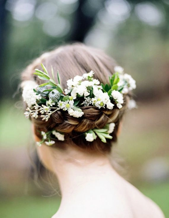 Beautiful Floral Hair Ideas for Your Spring Garden Wedding