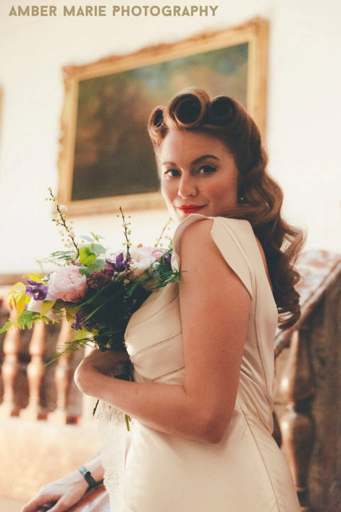 Timeless s vintage wedding hair inspiration for brides on their special day Elegant s vintage wedding hair styled with classic curls and floral accessories