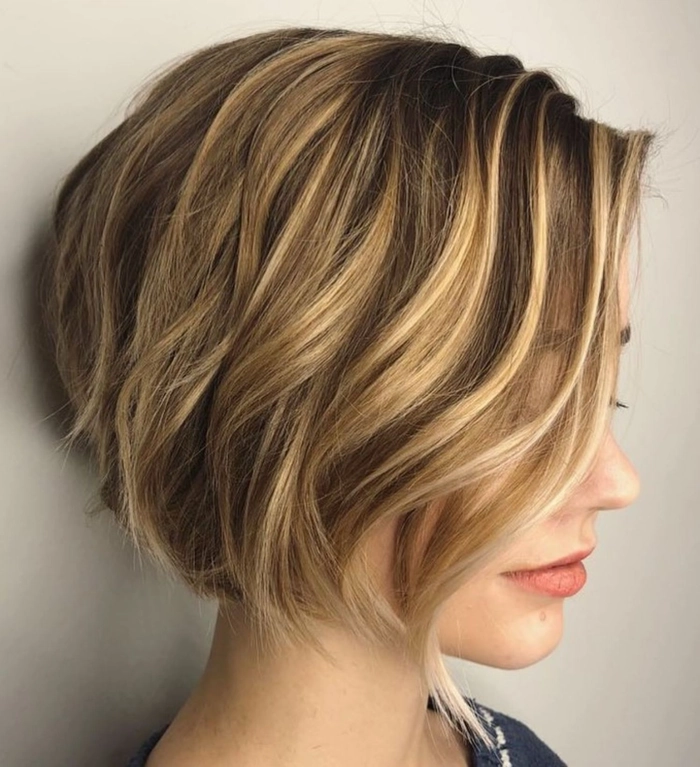 Business casual short bob hairstyle idea for professional women Short bob hairstyle with subtle waves and a side part for a polished business casual look