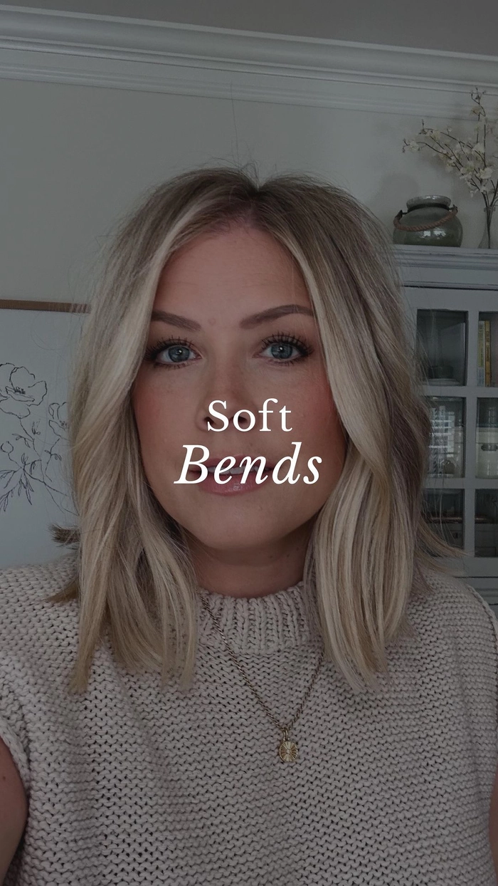 Business Casual Short Bob Hair Idea - Work Hairstyle 9 Short bob hairstyle idea for business casual work, with sleek waves and side part