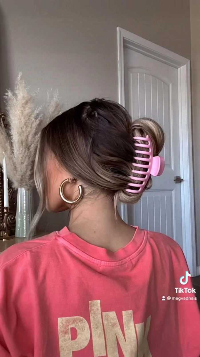 Claw clip sizing guide for thick work hair with three sizes compared on different hair volumes