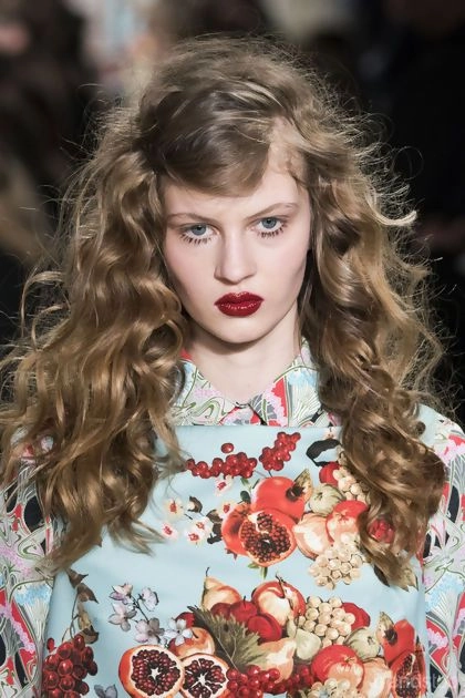 On-trend work hairstyle for agency creatives Fashion professional with a sleek, modern updo at a creative agency meeting