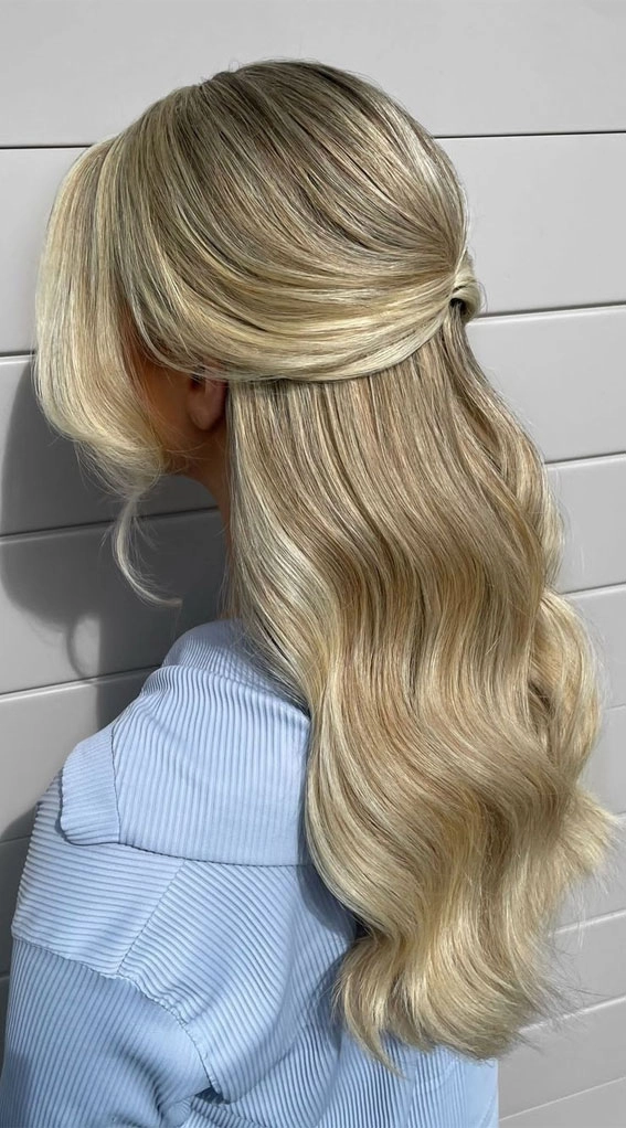 Elegant minimalist half up half down hairstyle for the office
