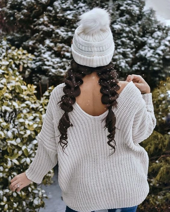 Professional winter hat hair recovery style for work Winter hat hair recovery styles for the workplace: simple fix after removing a winter hat