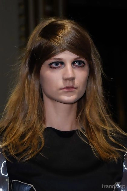 Creative Agency Hair Trends - Work Hairstyle for Fashion Professionals Sleek creative agency hairstyle with textured waves for fashion professionals