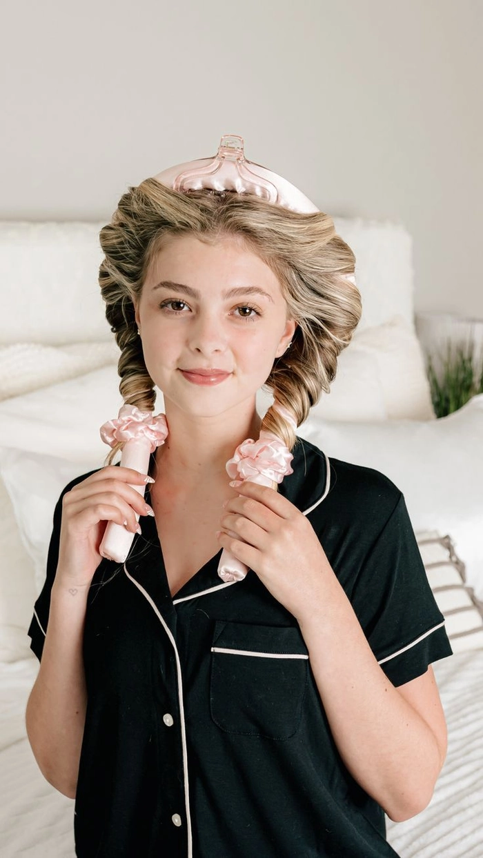 Heatless overnight waves perfect for busy morning work meetings Professional heatless overnight waves hairstyle for morning meetings