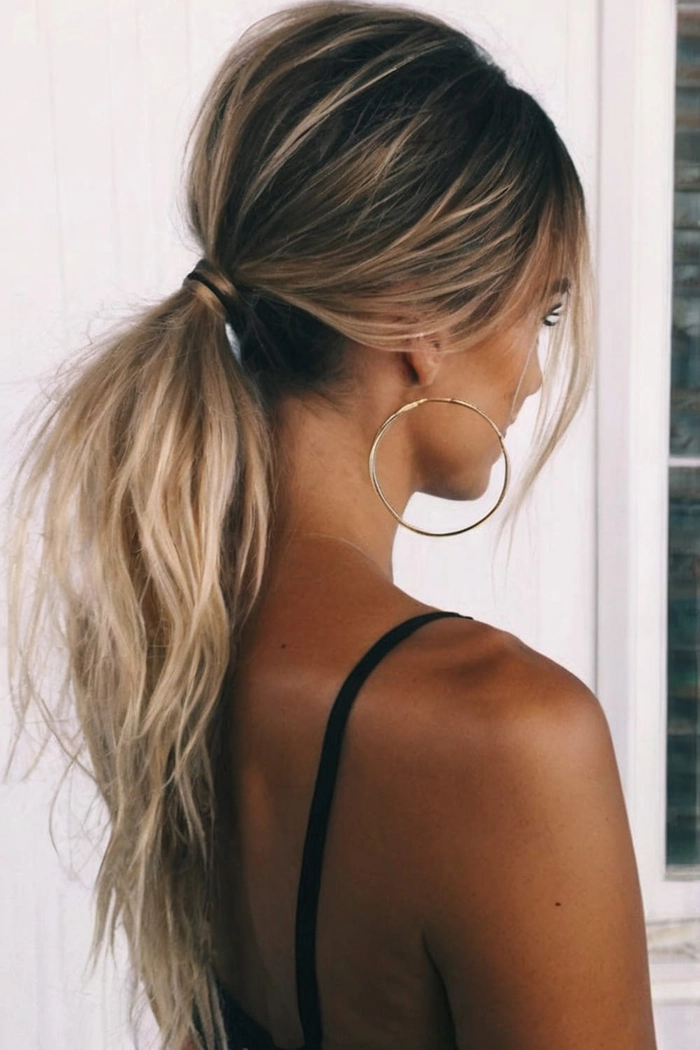knotted low ponytails for minimalist office aesthetics image