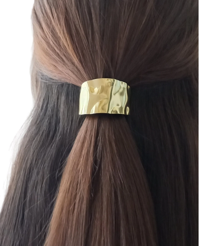 Corporate ponytail with metal hair cuff Sleek low ponytail adorned with a metal hair cuff for a professional office look