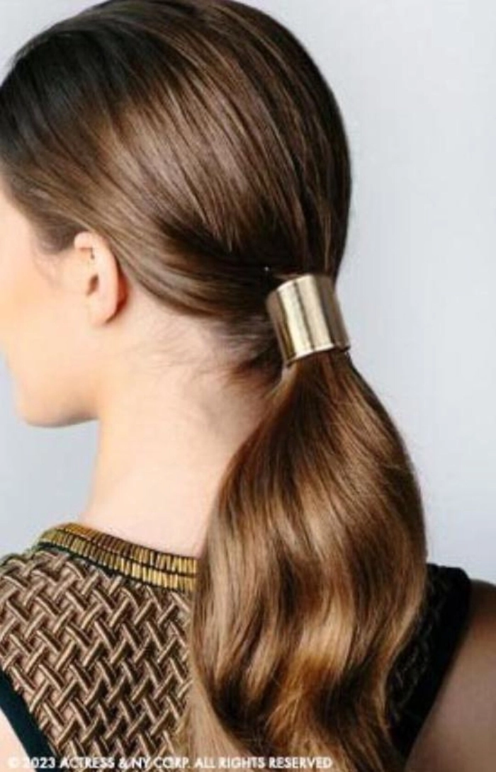 How to use a metal hair cuff to perfect a sleek ponytail in the workplace Sleek corporate ponytail adorned with a metal hair cuff for professional styling