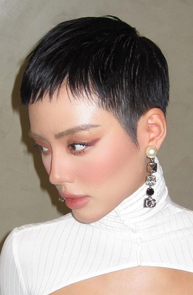 Short pixie cut professional style for work Professional short pixie cut hairstyle for the workplace