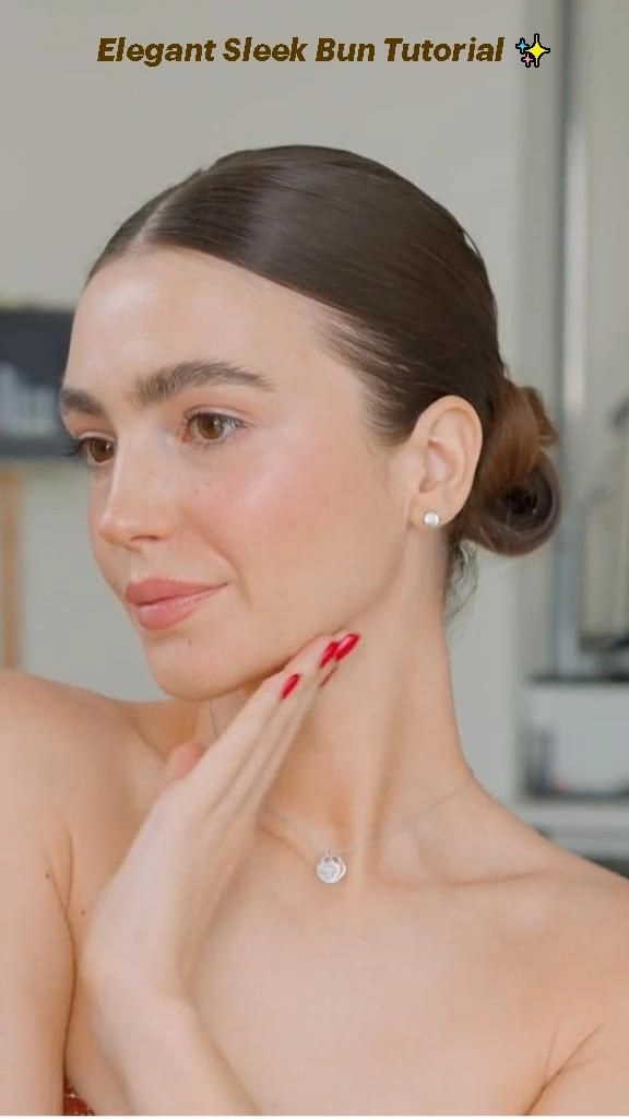 A sleek rain-proof bun hairstyle ideal for spring commutes, with neat edges and minimal frizz