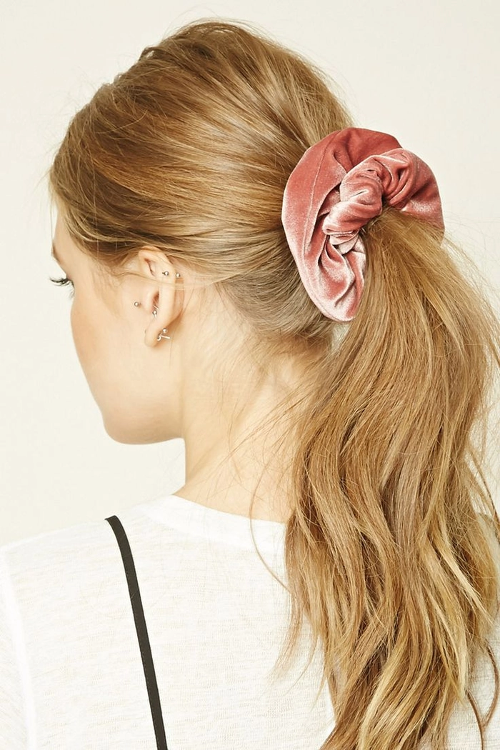 Velvet scrunchie ponytail styling ideas for work-friendly professional hair Professional ponytail secured with a velvet scrunchie for a business casual office look