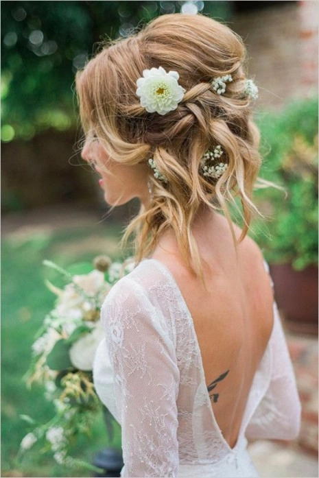 Practical hairstyle for windy outdoor work events Professional wind resistant hairstyle suitable for outdoor corporate events